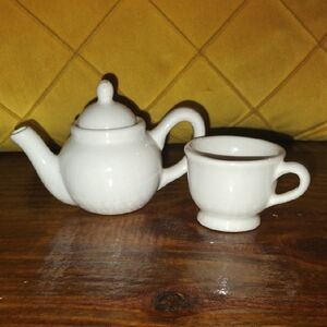 Elegant White Teapot and Cup Set